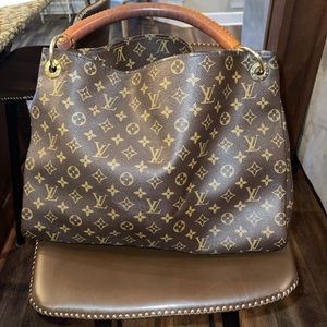 100% Authentic Louis Vuitton Artsy